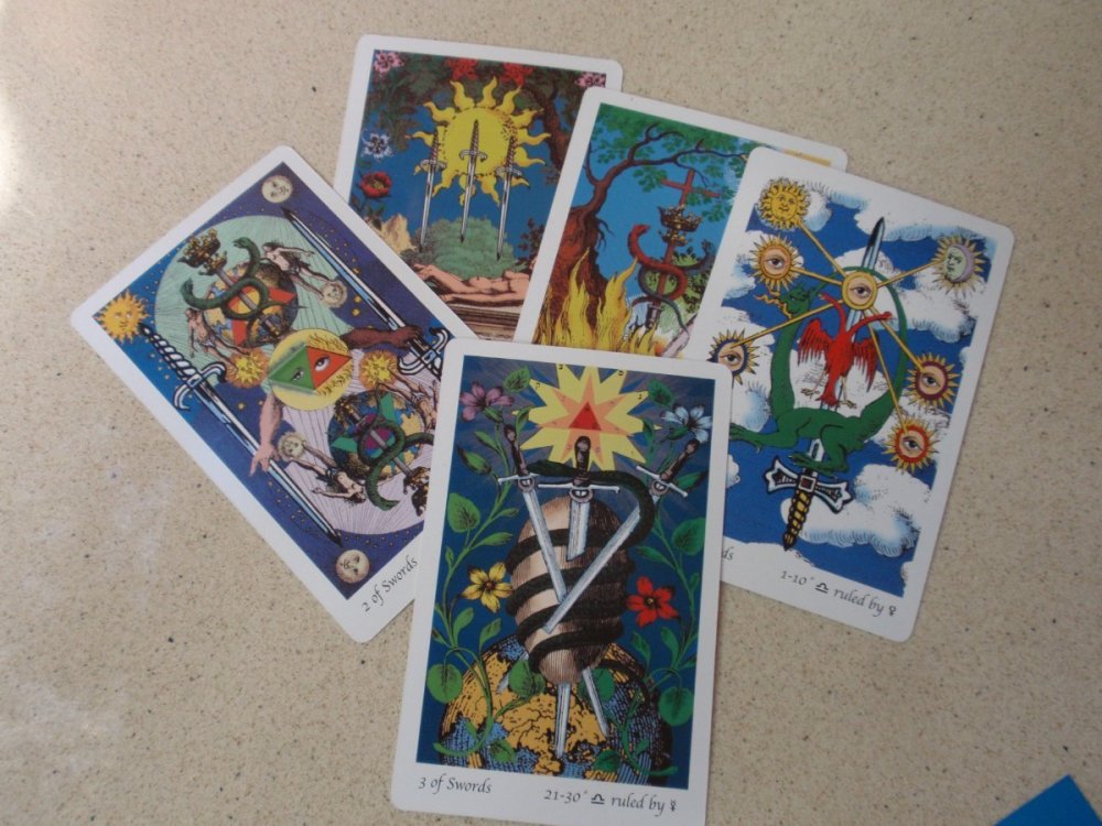 TarotoftheHolyLight1.thumb.JPG.3662c31be261007376e577403c387ae3.JPG